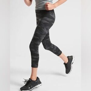 Athleta girl‎ black grey camo cropped leggings size XL/14